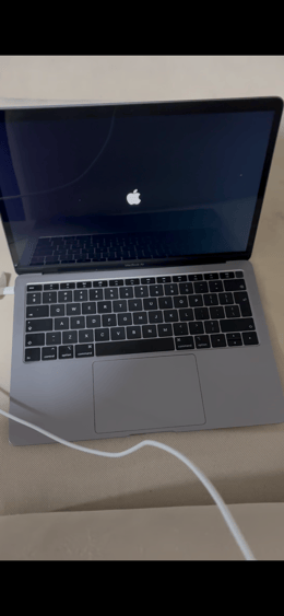 MacBook Air 13" 2018 Core I5 1.6GHz 8Go RAM 256Go SSD – Or – Clavier QWERTY (EU) Reconditionné
