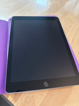 Apple iPad Pro 12,9 Puce Apple M2 256 Go 6ème génération Gris sidéral