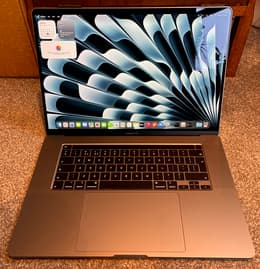 MacBook Pro Touch Bar 16
